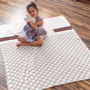 Gucci White Luxury Brand Logo Premium Blanket Fleece Home Decor