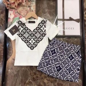 Kid Luxury Louis Vuitton Tracksuits DN26020622