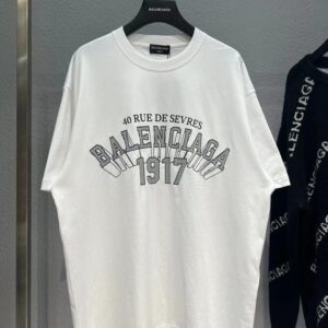 Balenciaga Luxury Brand Unisex T-Shirt  - DN2618631