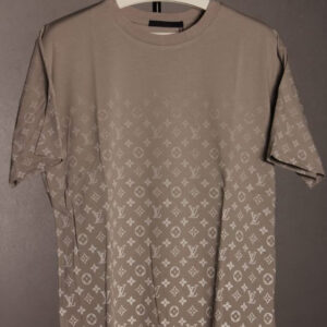 Limited Edition 2025 Louis Vuitton Unisex T-Shirt DN9090503