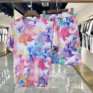 Louis Vuitton Combo Luxury T-Shirt, Shorts DN26210307