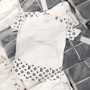 Limited Edition 2025 Louis Vuitton Unisex T-Shirt DN9200416