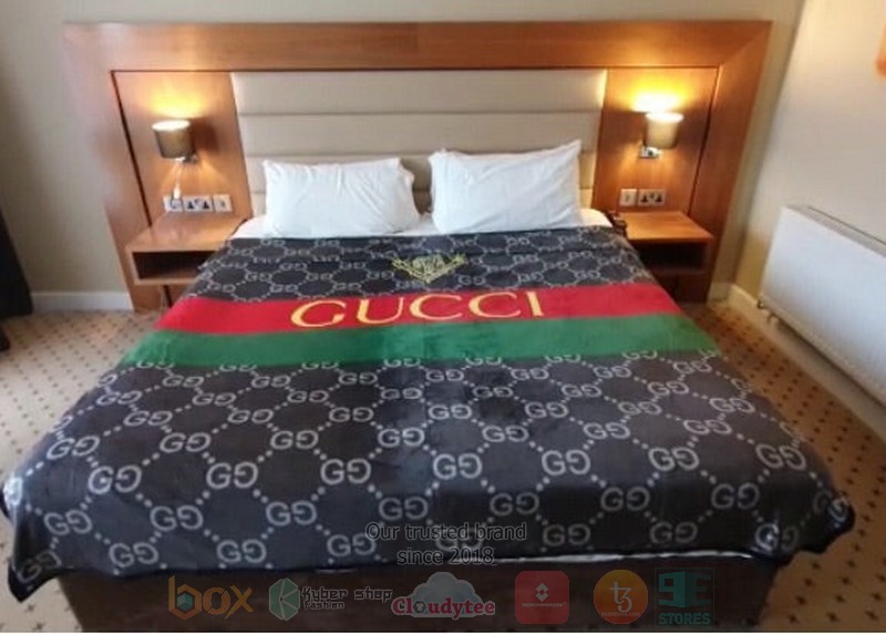 Gucci-Brand-Black-Pattern-Blanket-1.jpg