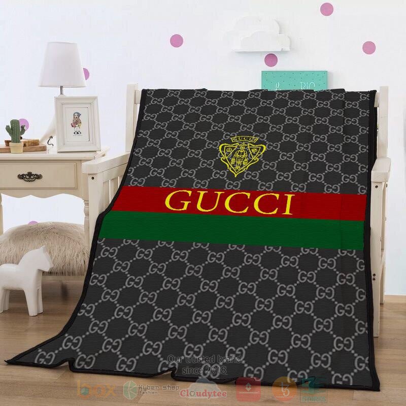 Gucci-Brand-Black-Pattern-Blanket.jpg