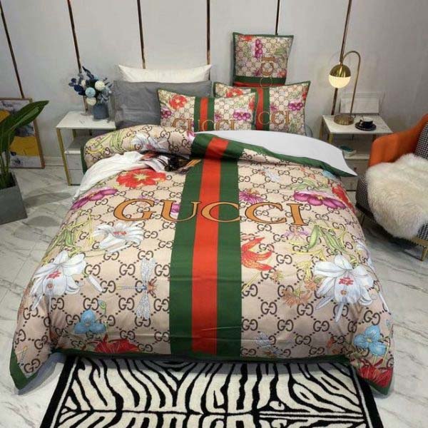 Gucci-Floral-With-Vintage-Web-Bedding-Set-King.jpg