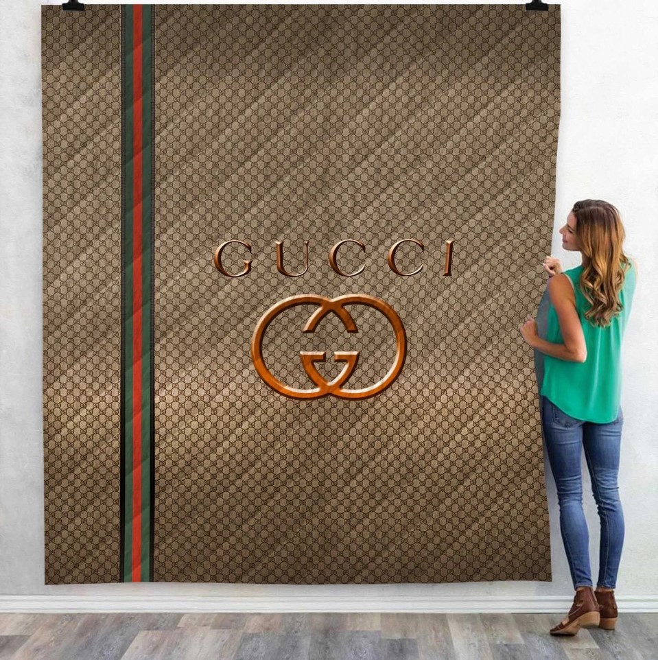 Gucci-Golden-Fashion-Luxury-Brand-Premium-Blanket-Fleece-Home-Decor.jpg