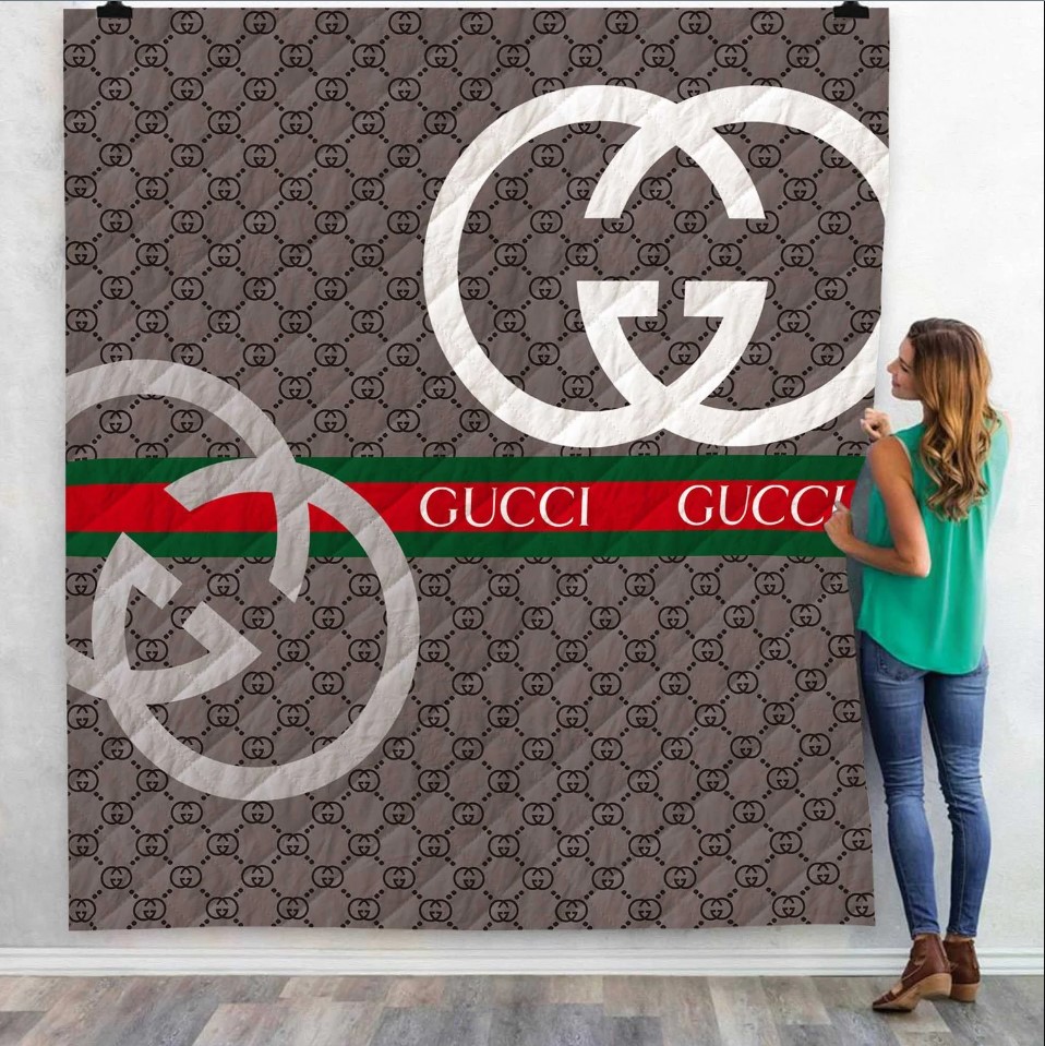 Gucci-Grey-Logo-Fashion-Luxury-Brand-Premium-Blanket-Fleece-Home-Decor.jpg