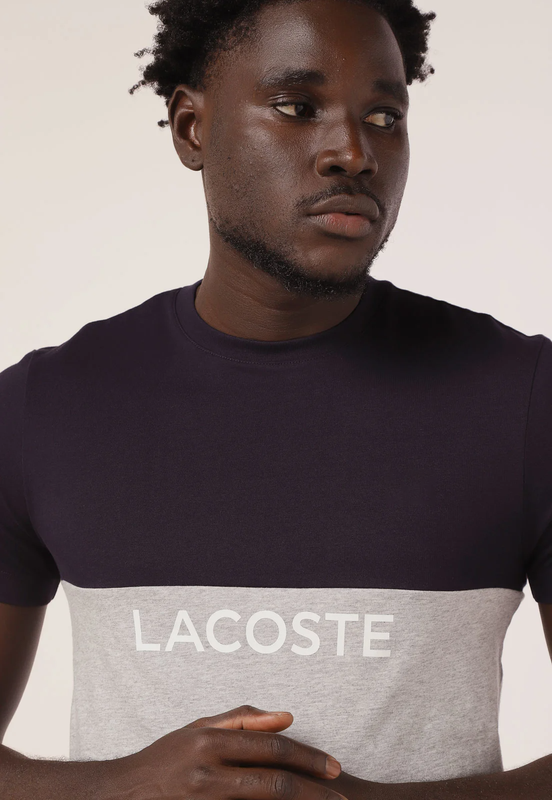 Lacoste-Camiseta-Lacoste-Logo-Cinza-8696-27657031-1-zoom.png