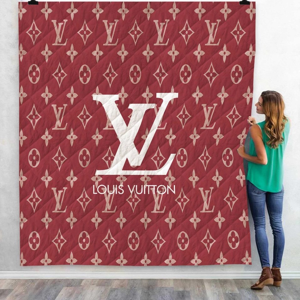 Louis-Vuitton-Red-Fashion-Luxury-Brand-Premium-Blanket-Fleece-Home-Decor.jpg