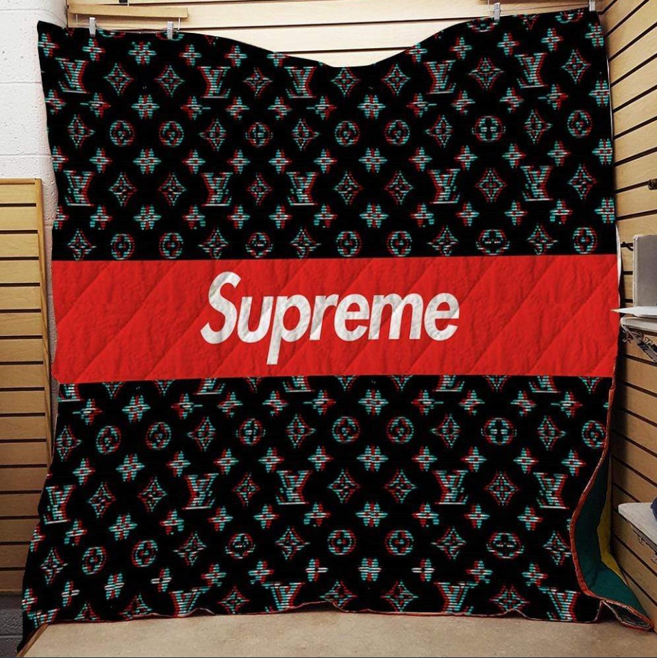 Louis-Vuitton-Supreme-Black-Logo-Luxury-Brand-Premium-Quilt-Blanket-Fleece-Home-Decor.jpg