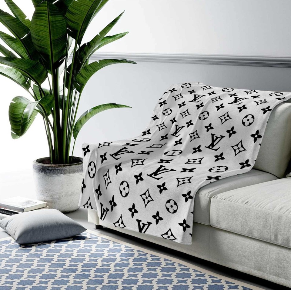 Louis-Vuitton-Supreme-White-Fashion-Luxury-Brand-Premium-Blanket-Fleece-Home-Decor.jpg