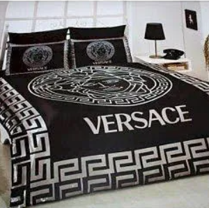Versa.ce Basic Black And White Ancient Frame Most Comfortable Bedding Set