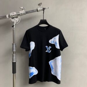 Louis Vuitton Luxury T-Shirt DN26120615