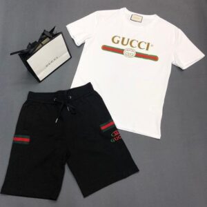 2026 Gucci Tracksuits for men - DN26120544