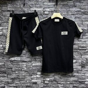 2026 Gucci Tracksuits for men - DN26120563
